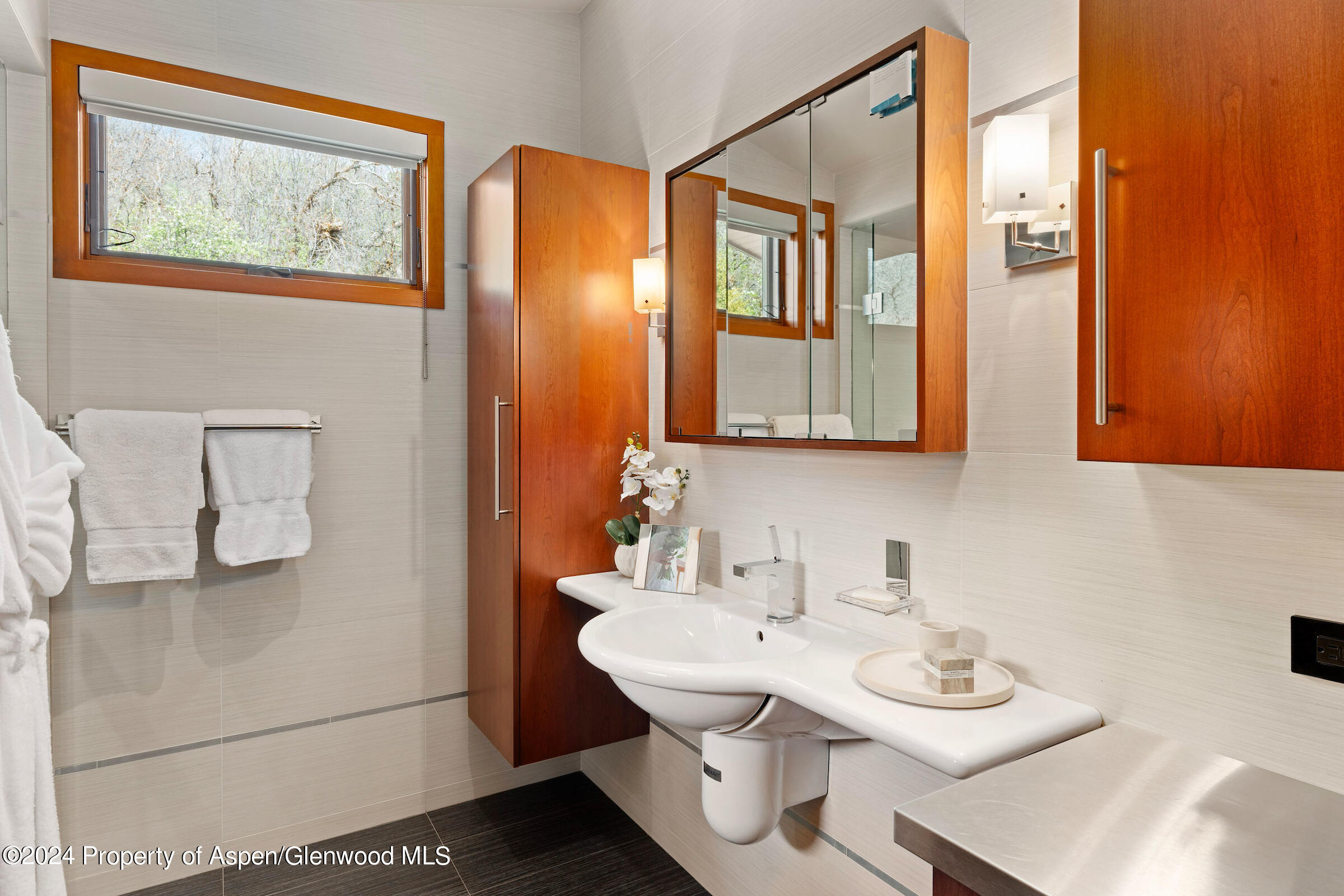 2005 Watson Divide Road Snowmass, CO 81654 - Photo 31 of 56 Guest Bathroom 2