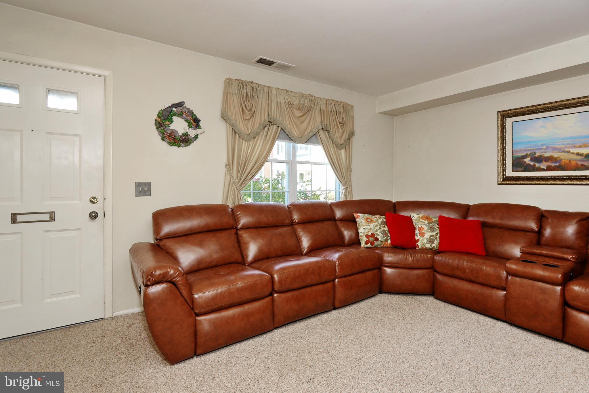 315 Christopher Court Lansdale, PA 19446 - Photo 6 of 27 Living Room
