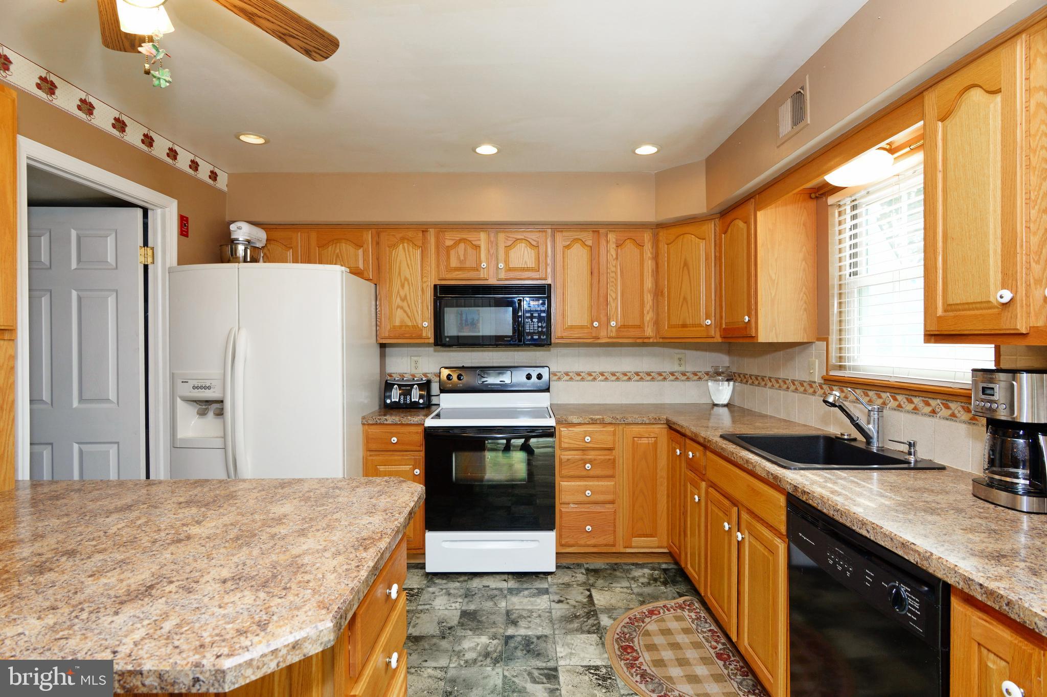 315 Christopher Court Lansdale, PA 19446 - Photo 10 of 27 Kitchen