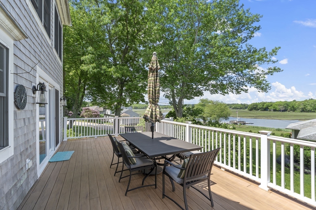 102 Riverside Circle Marshfield, MA 02050 - Photo 4 of 42