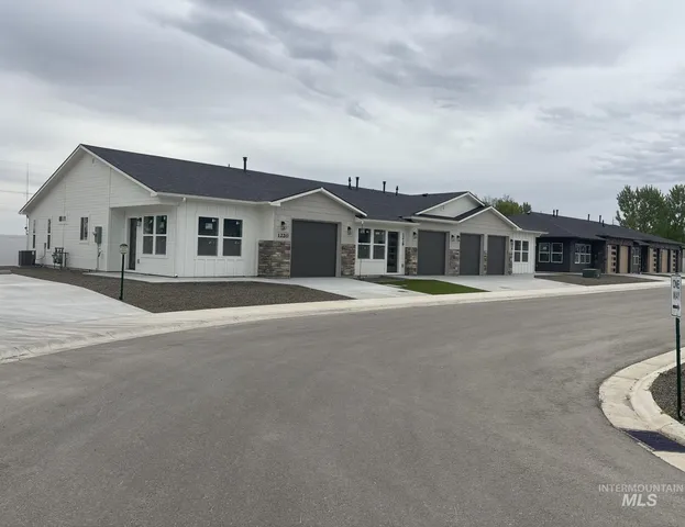 $295,000 | 1216 Phillips Circle, Ontario, OR 97914