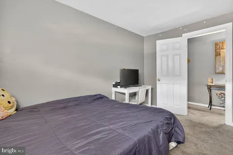 $145,000 | 100 East Glenolden Avenue, Unit O1, Glenolden, PA 19036