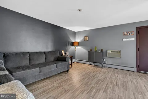 $145,000 | 100 East Glenolden Avenue, Unit O1, Glenolden, PA 19036