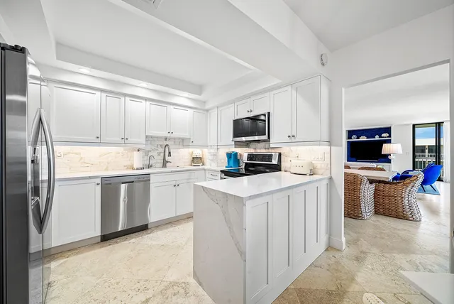 $3,495,000 | 3300 South Ocean Boulevard, Unit 505S, Palm Beach, FL 33480