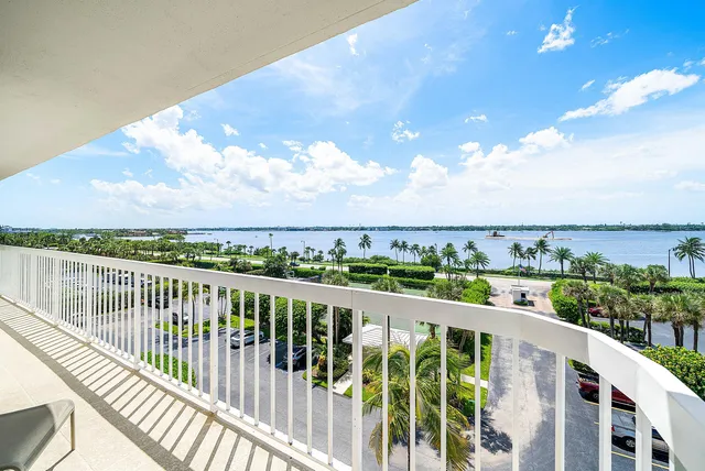 $3,495,000 | 3300 South Ocean Boulevard, Unit 505S, Palm Beach, FL 33480