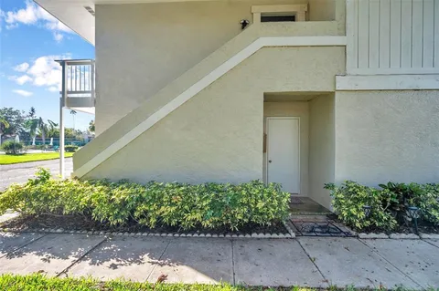 $155,000 | 2937 Bough Avenue, Unit D, Clearwater, FL 33760