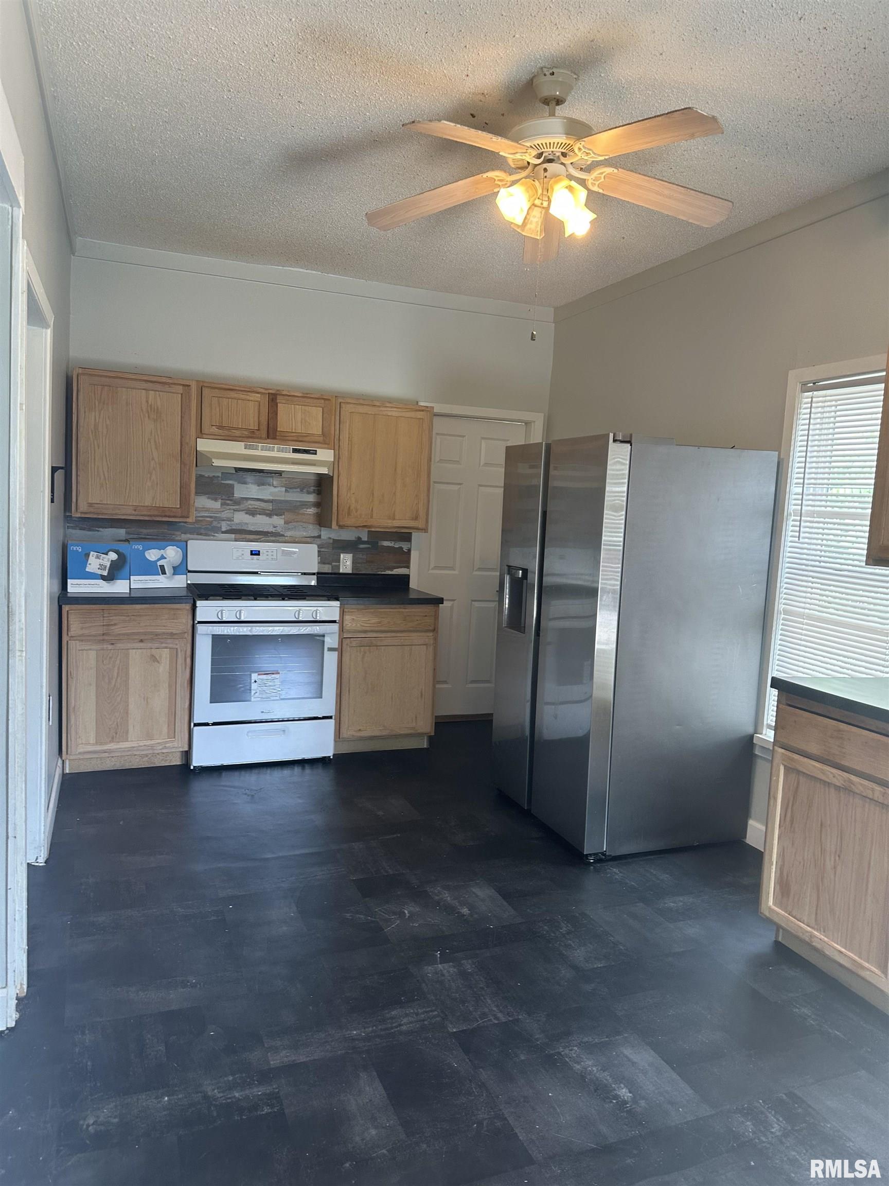 1822 North Sheridan Road Peoria, IL 61604 - Photo 11 of 32 Gallery Image 11