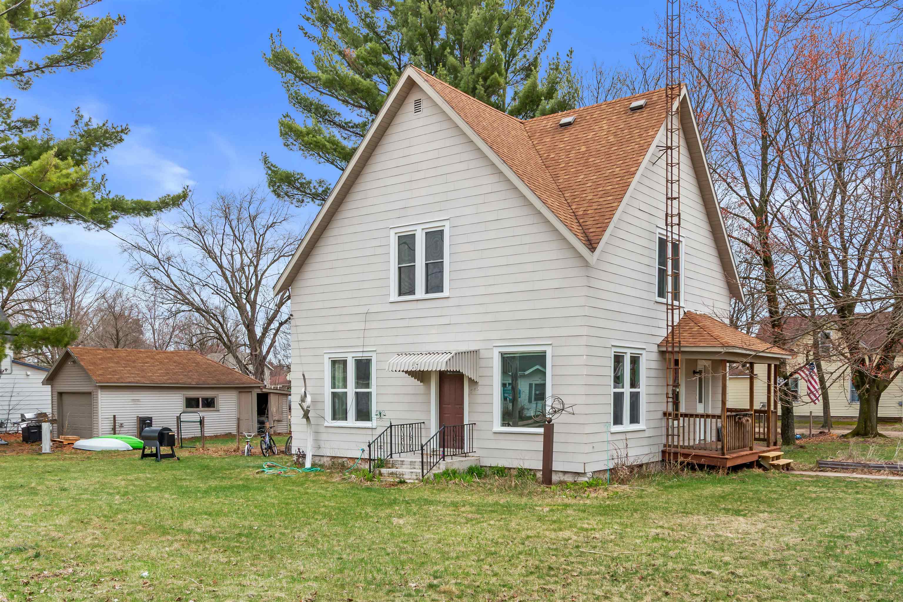 545 Division Street Wild Rose, WI 54984 - Photo 2 of 29