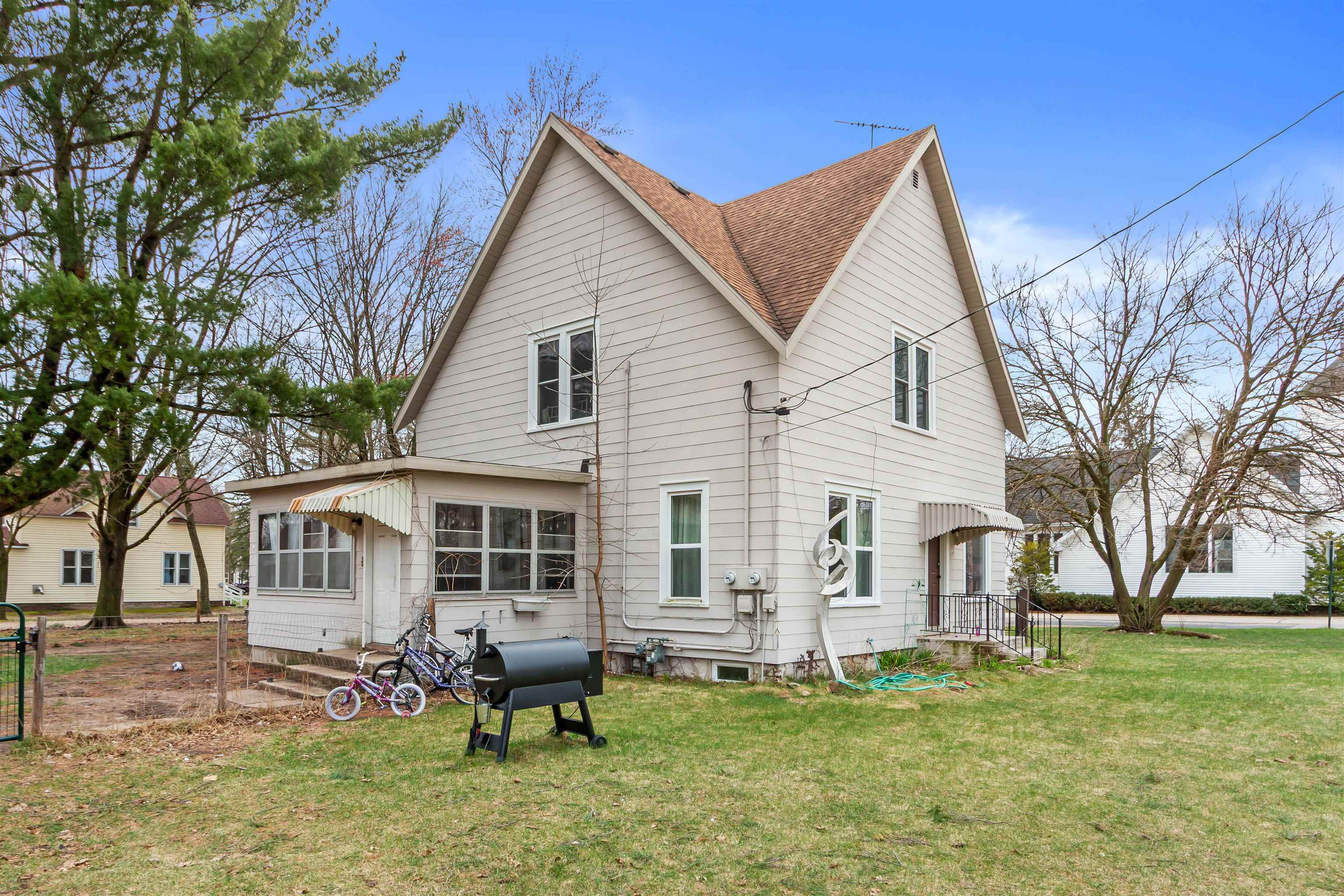 545 Division Street Wild Rose, WI 54984 - Photo 3 of 29