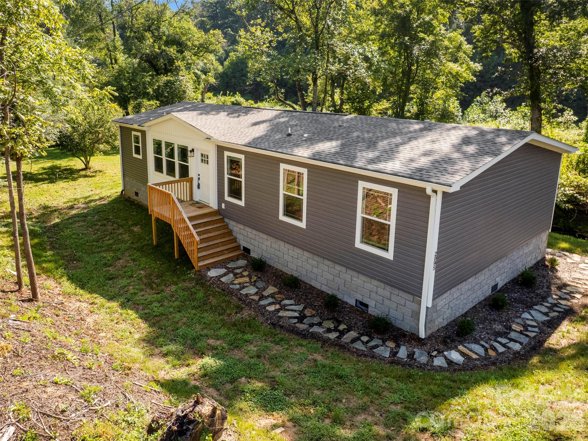2095 Emmas Grove Road Fairview, NC 28730 - Photo 28 of 29 Gallery Image 28