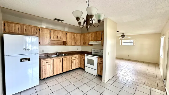 $1,900 | 3523 Melaleuca Lane, Lake Worth, FL 33461