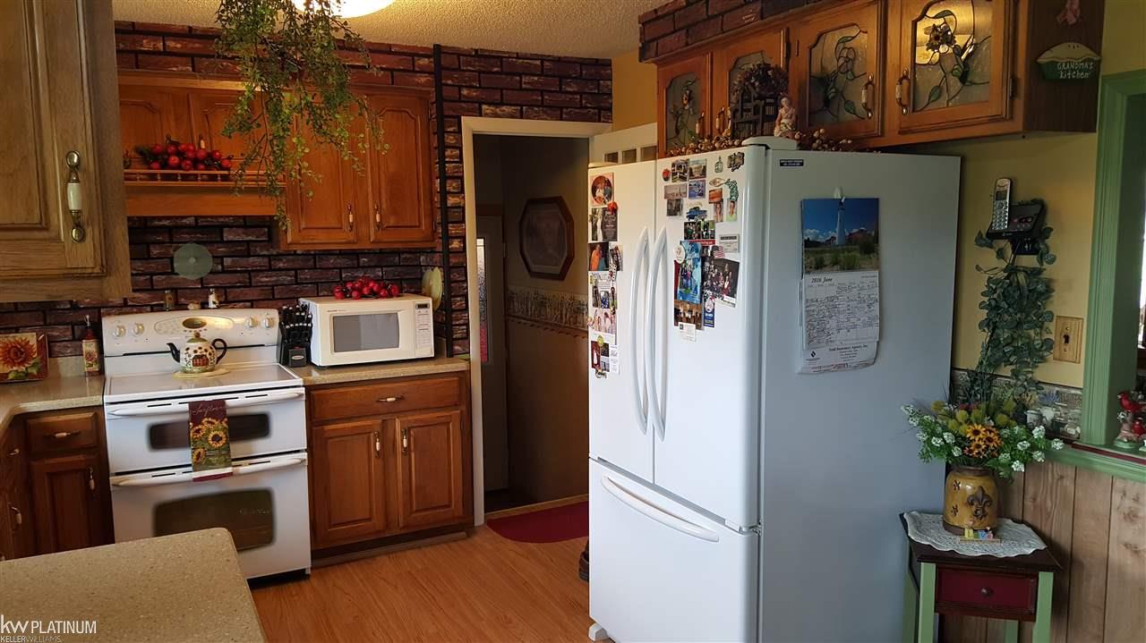 2584 Galbraith Line Road Yale, MI 48097 - Photo 7 of 19 31295872-6.JPG
