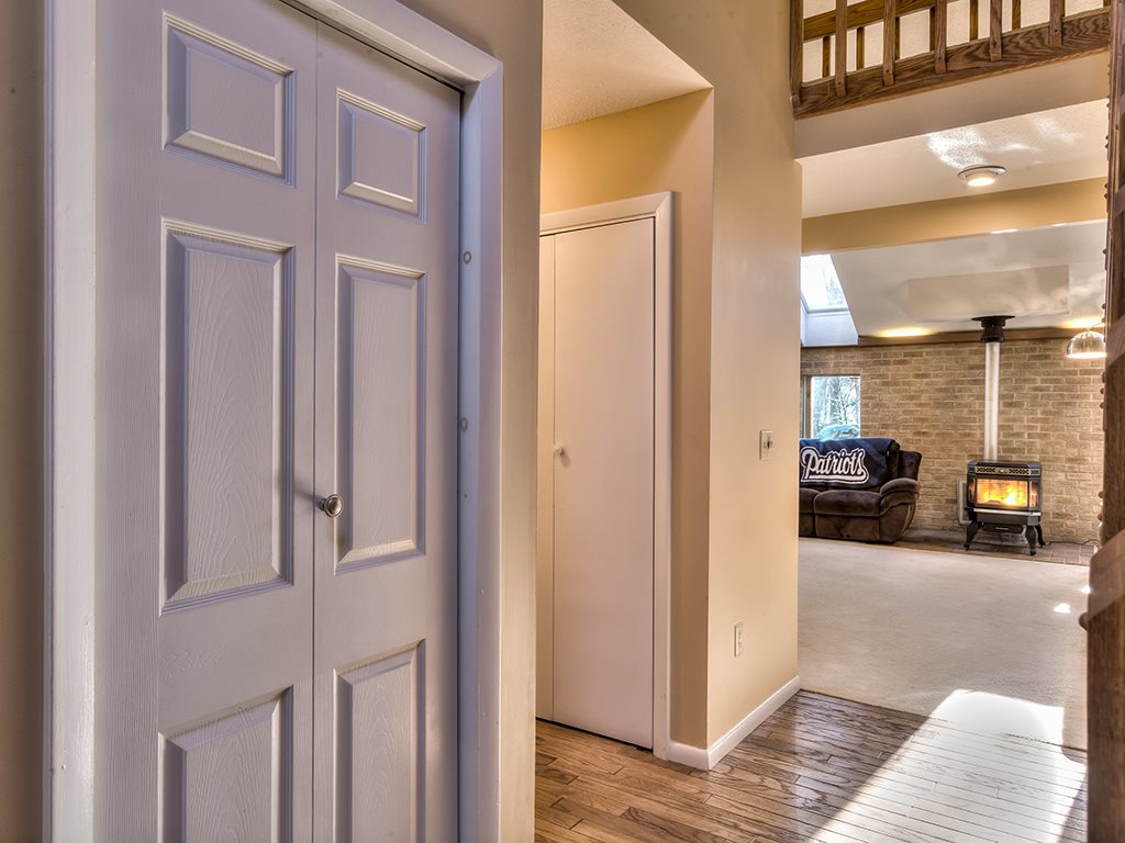 43 Derry Street Merrimack, NH 03054 - Photo 4 of 32 Gallery Image 4