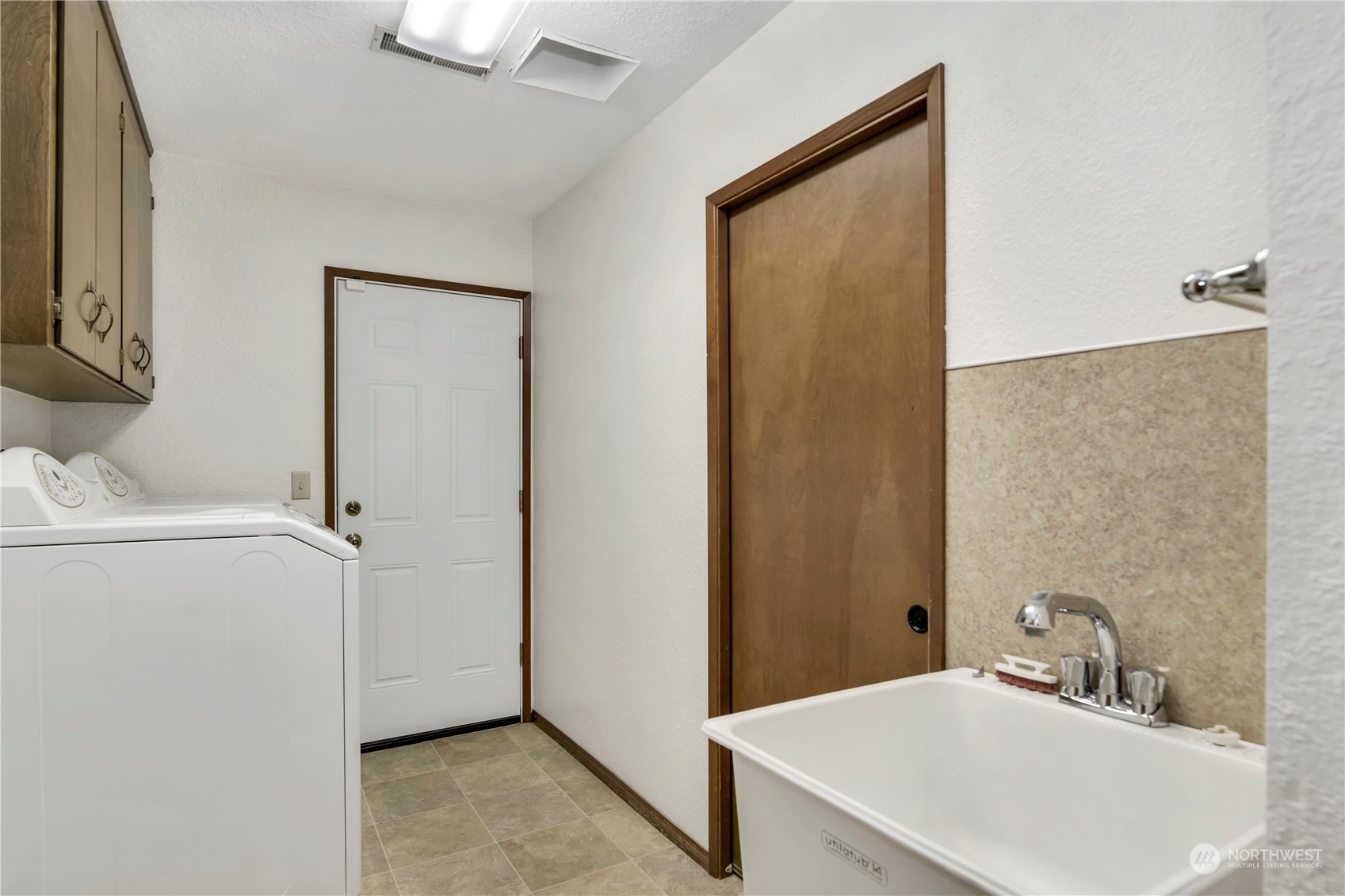 6120 Delphi Road Southwest Olympia, WA 98512 - Photo 30 of 40 a bathroom with a sink vanity and a mirror