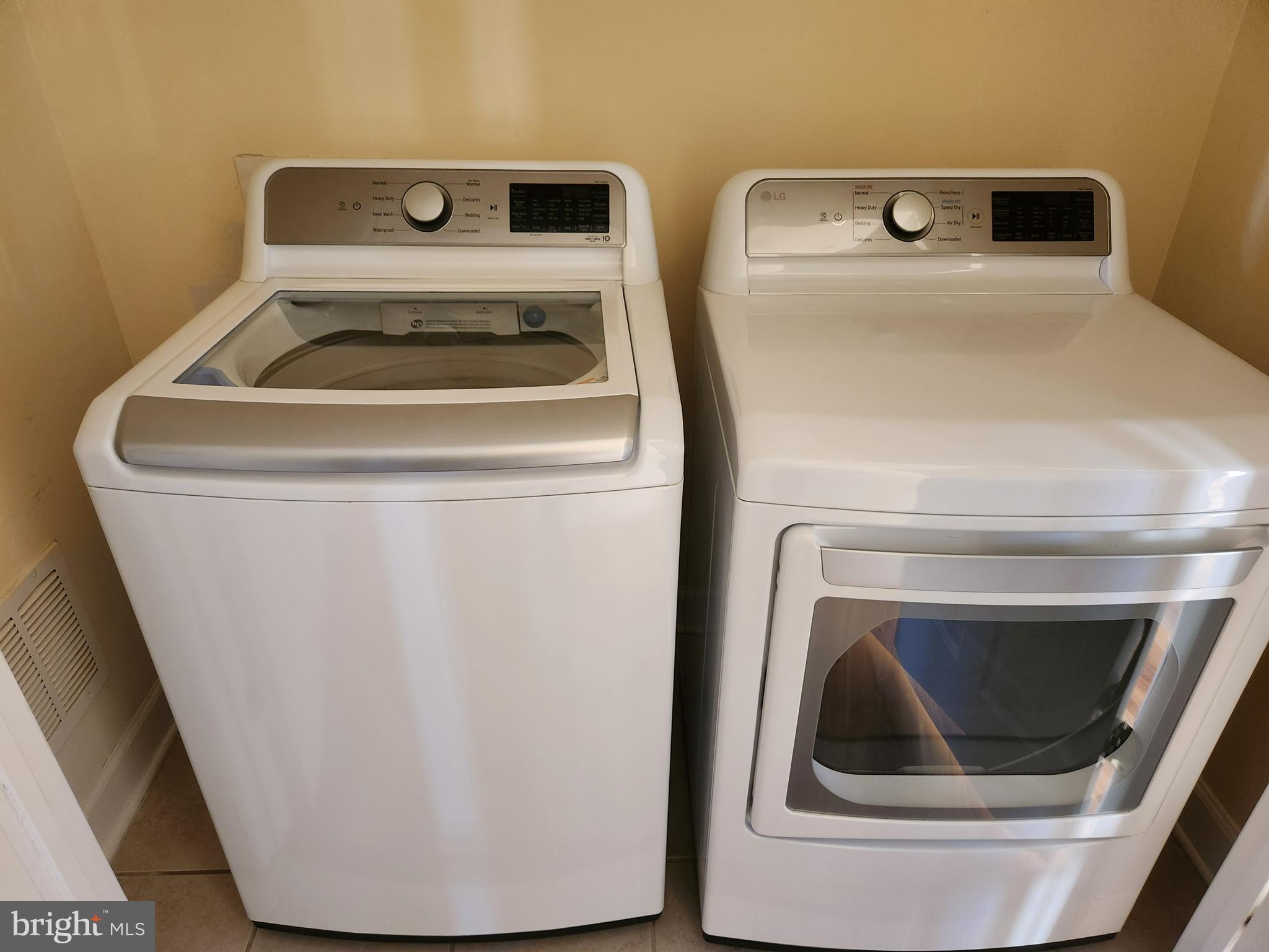 2481 Walnut Rocker Lane Herndon, VA 20171 - Photo 12 of 19 Washer/dryer