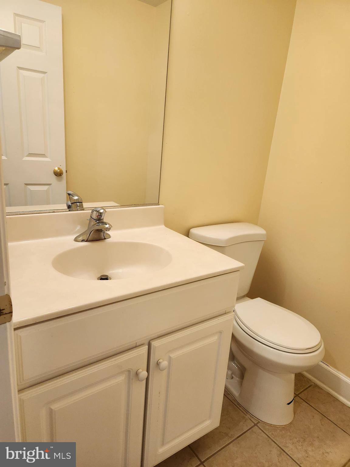 2481 Walnut Rocker Lane Herndon, VA 20171 - Photo 2 of 19 Entry level half bath