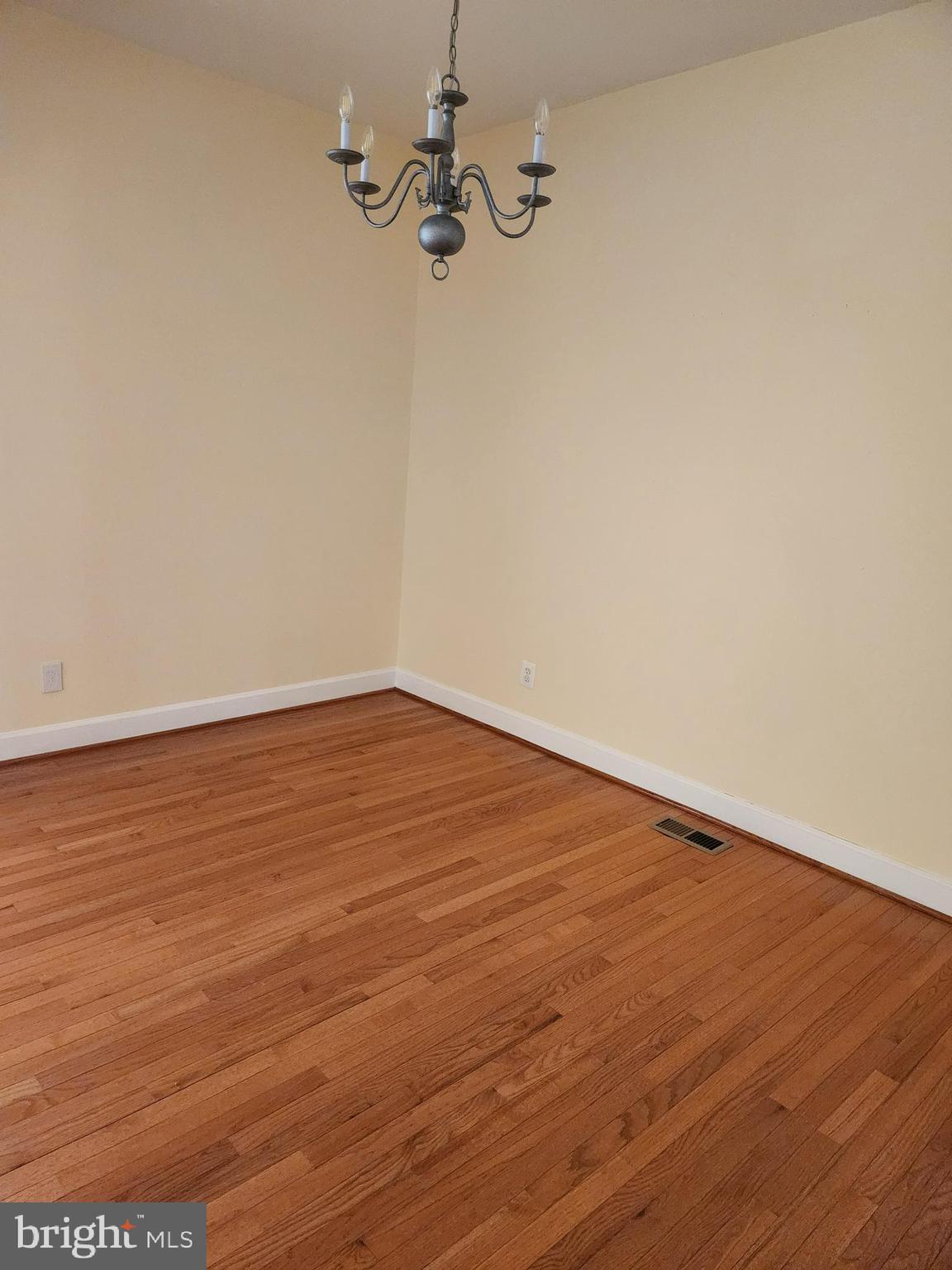 2481 Walnut Rocker Lane Herndon, VA 20171 - Photo 6 of 19 Dining room