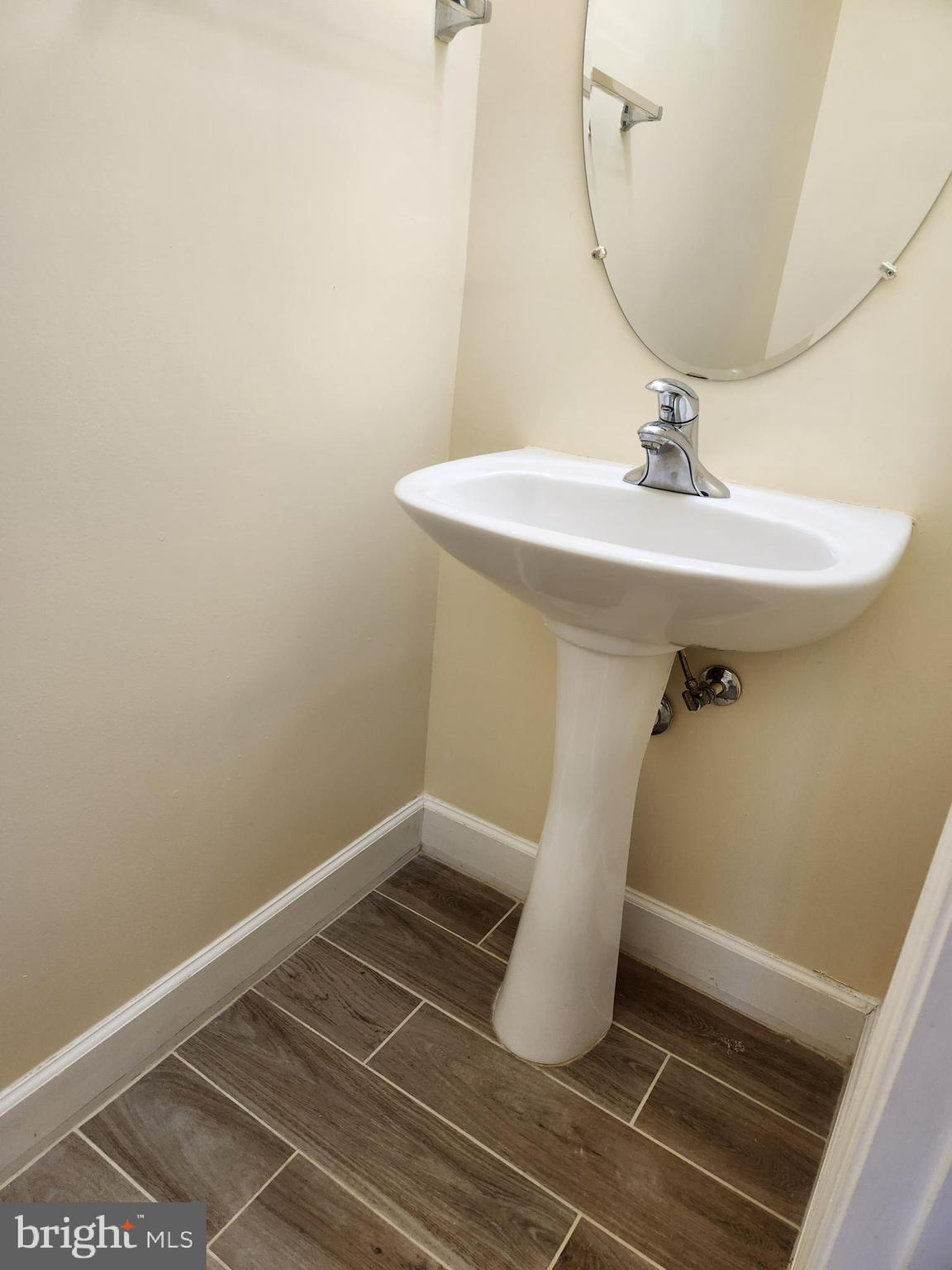 2481 Walnut Rocker Lane Herndon, VA 20171 - Photo 7 of 19 Main level half bath