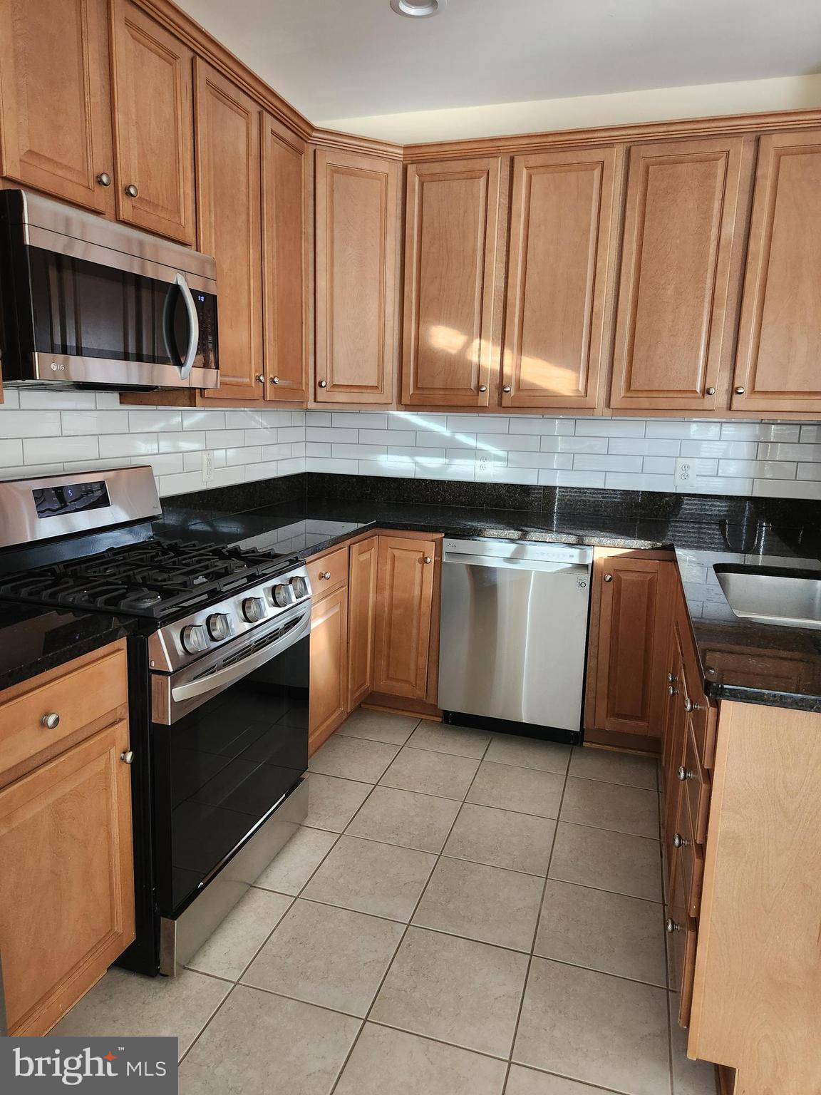 2481 Walnut Rocker Lane Herndon, VA 20171 - Photo 8 of 19 Kitchen