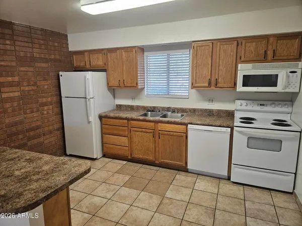 $1,025 | 703 West Rose Lane, Unit 15A, Phoenix, AZ 85013