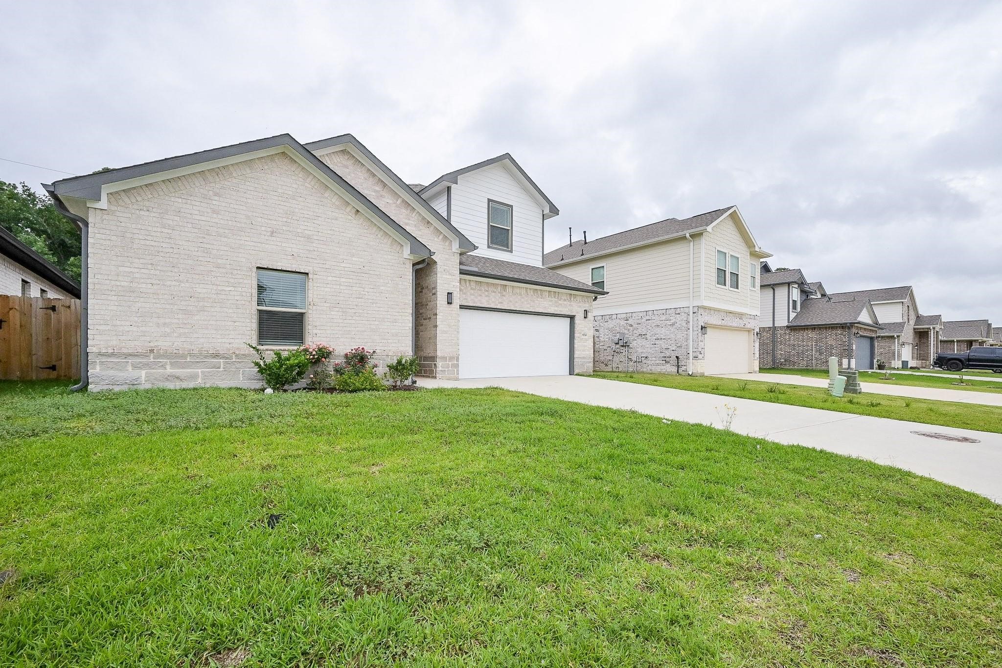 9710 Champion Heavens Dr Spring Spring, TX 77379 - Photo 3 of 21 SIDE VIEW