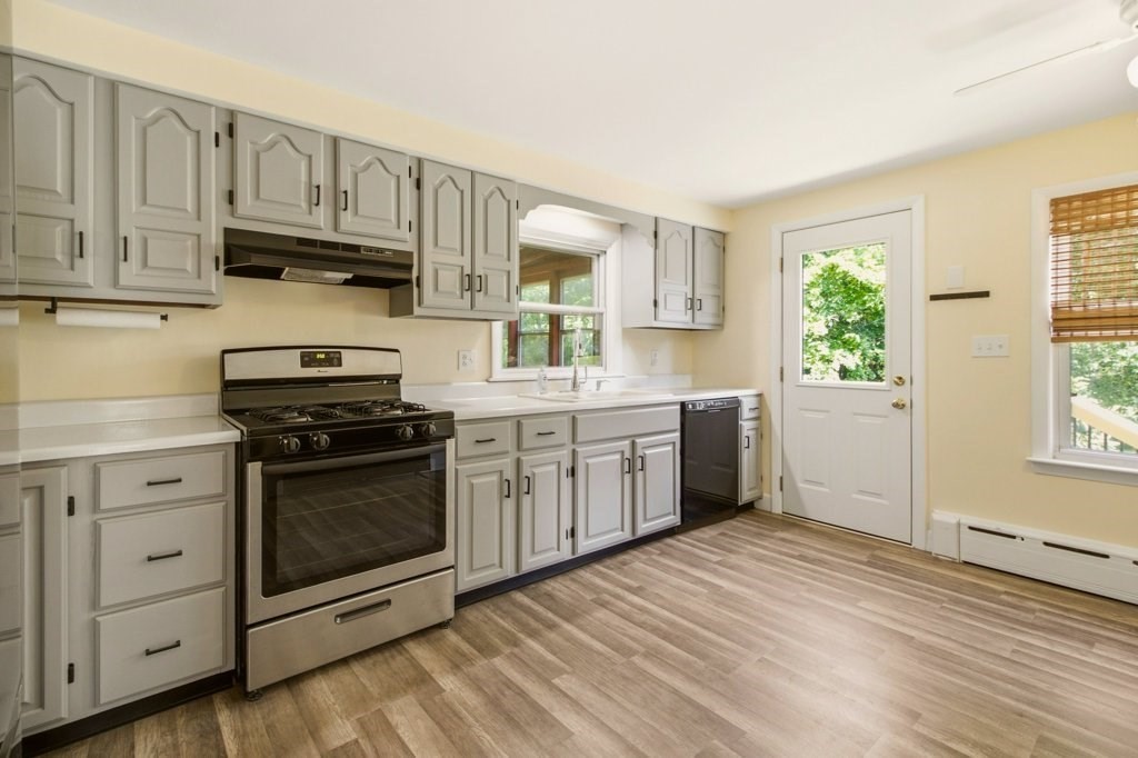 125 Davis Road Westport, MA 02790 - Photo 7 of 41