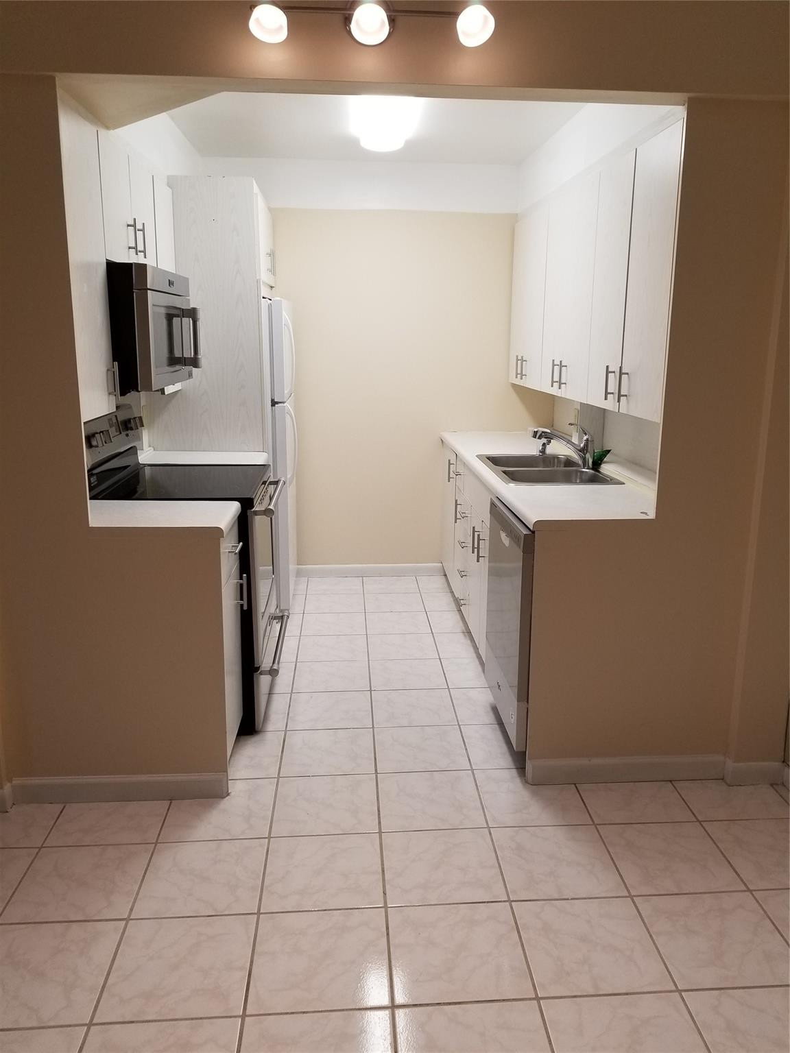 4090 Cornwall East, Unit 4090 Boca Raton, FL 33434 - Photo 8 of 25 Photo 8