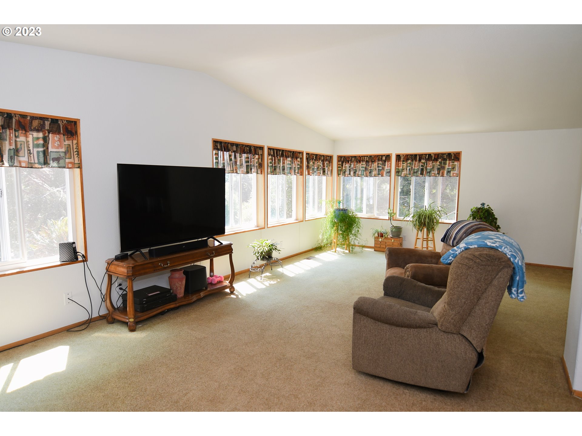 99851 Mt Emily Road Brookings, OR 97415 - Photo 11 of 46