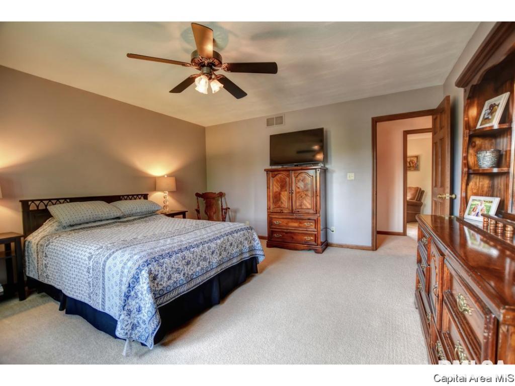 4044 Guilford Drive Springfield, IL 62711 - Photo 17 of 33