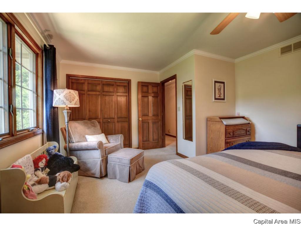 4044 Guilford Drive Springfield, IL 62711 - Photo 18 of 33