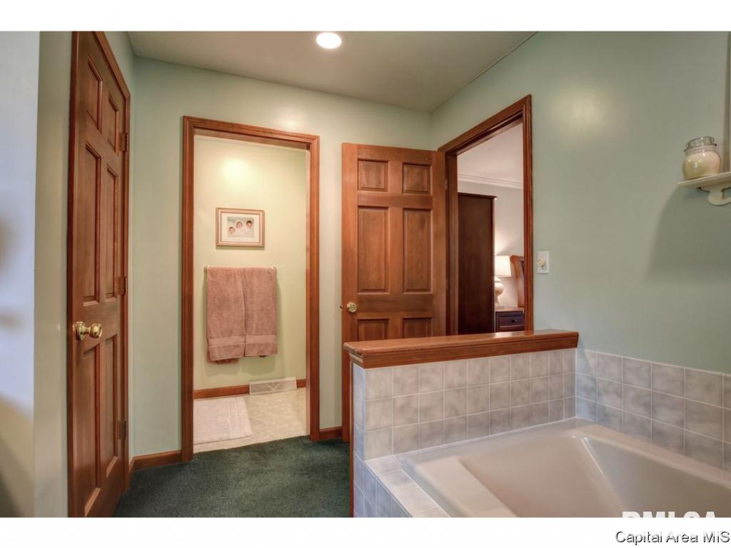 4044 Guilford Drive Springfield, IL 62711 - Photo 23 of 33