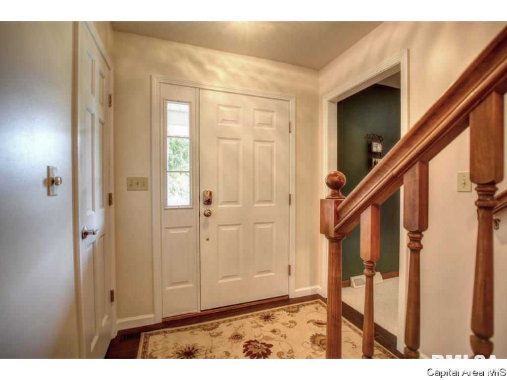 4044 Guilford Drive Springfield, IL 62711 - Photo 4 of 33