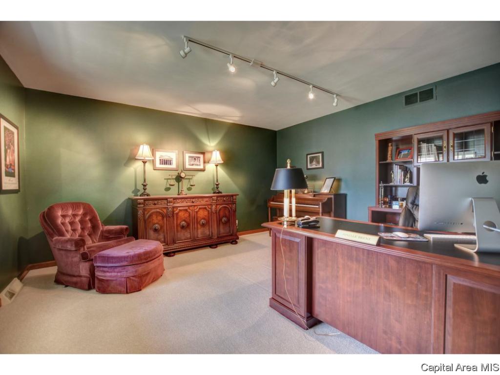 4044 Guilford Drive Springfield, IL 62711 - Photo 6 of 33