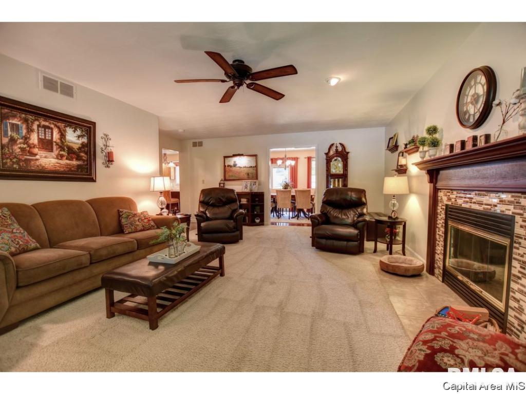 4044 Guilford Drive Springfield, IL 62711 - Photo 7 of 33