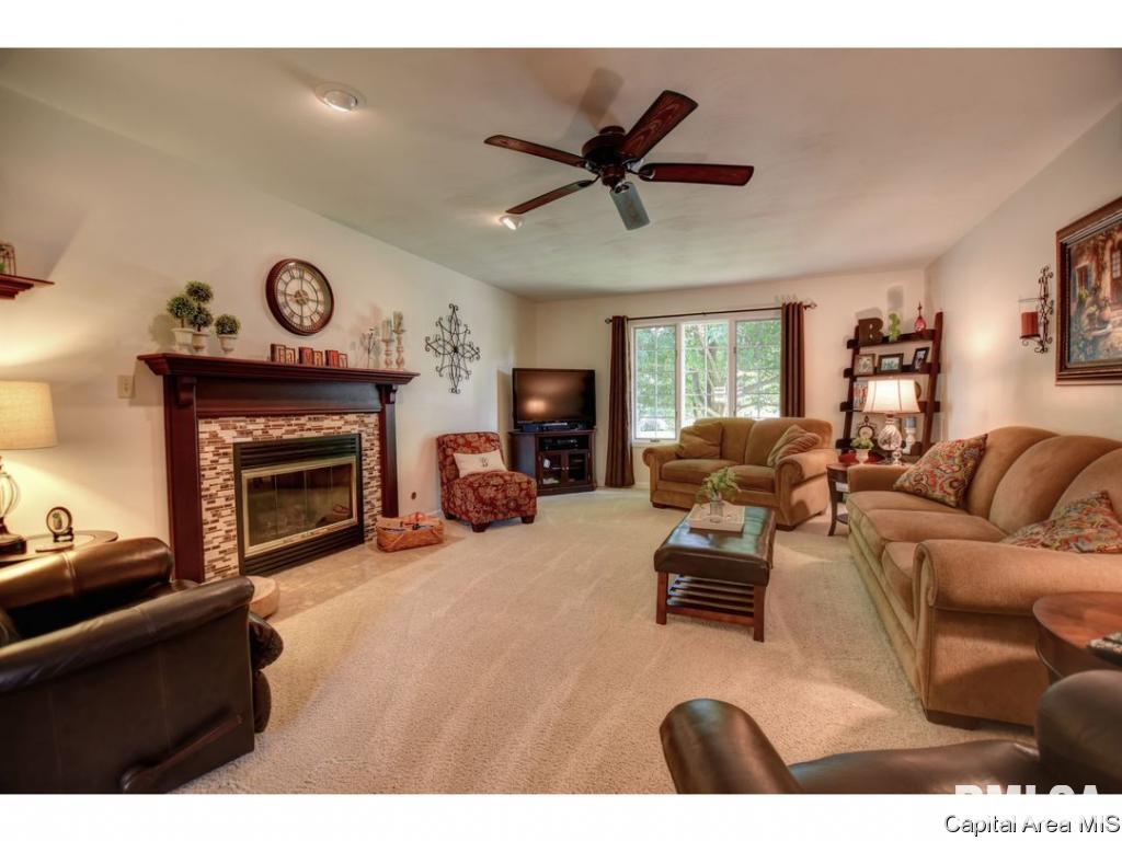 4044 Guilford Drive Springfield, IL 62711 - Photo 8 of 33