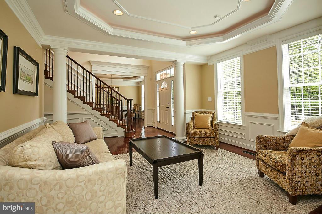 5818 Colchester Road Clifton, VA 20124 - Photo 2 of 30 Living Room
