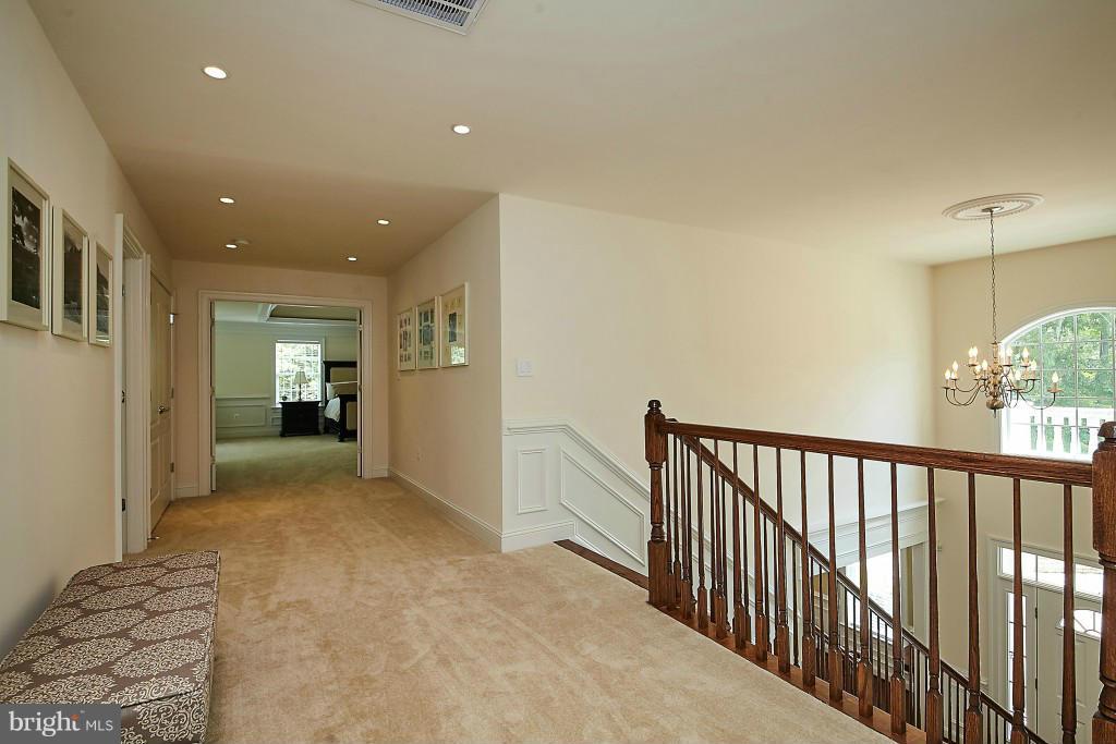 5818 Colchester Road Clifton, VA 20124 - Photo 17 of 30 Upper Level Hallway