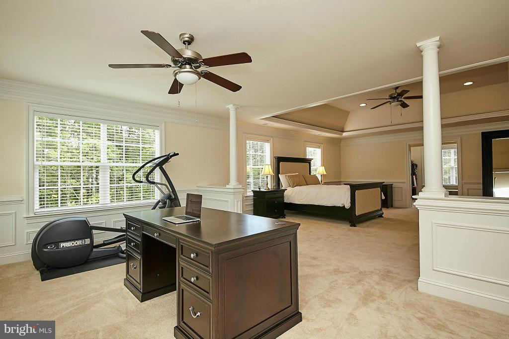 5818 Colchester Road Clifton, VA 20124 - Photo 20 of 30 Master Sitting Room