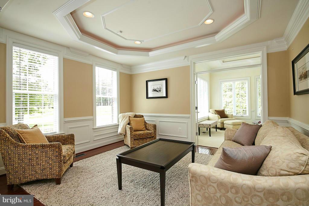 5818 Colchester Road Clifton, VA 20124 - Photo 3 of 30 Living Room