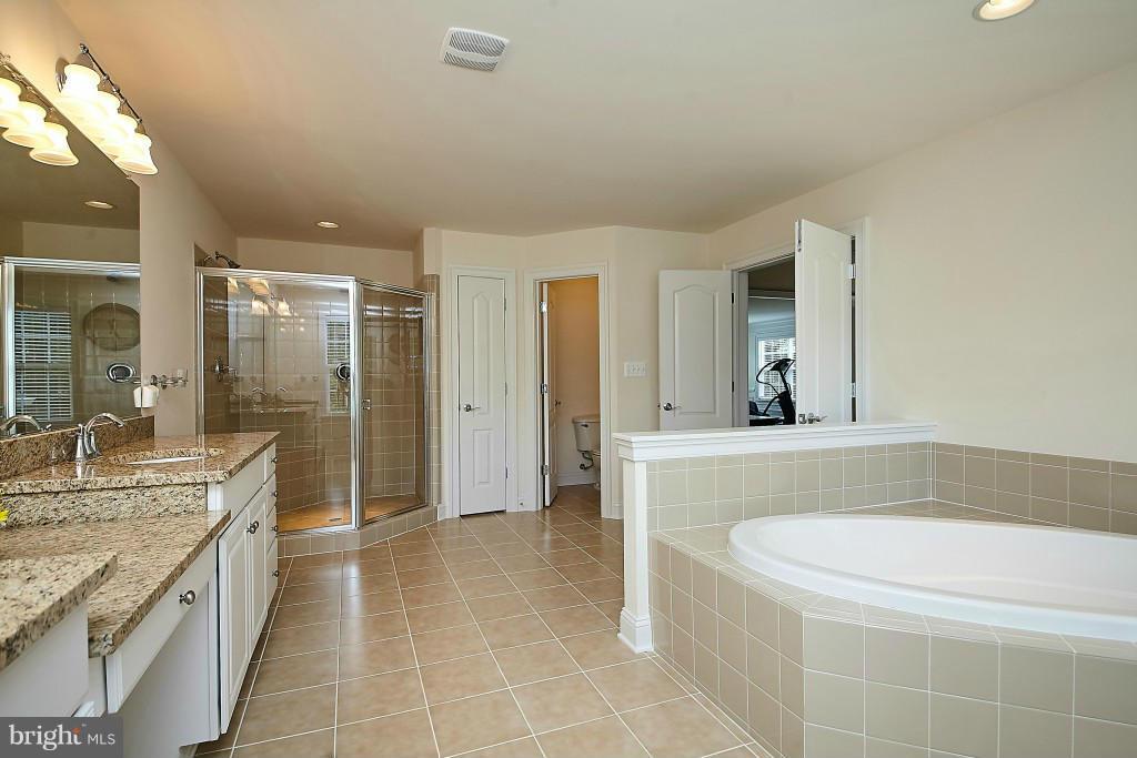 5818 Colchester Road Clifton, VA 20124 - Photo 22 of 30 Bath (Master)