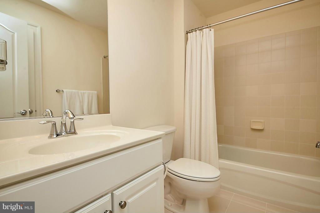 5818 Colchester Road Clifton, VA 20124 - Photo 26 of 30 Bath