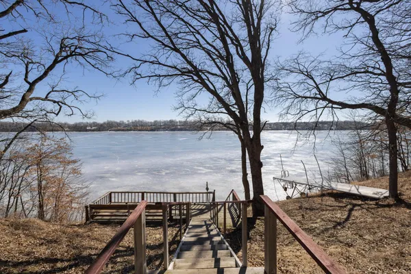 $999,900 | 40861 Acorn Drive, Dent, MN 56528