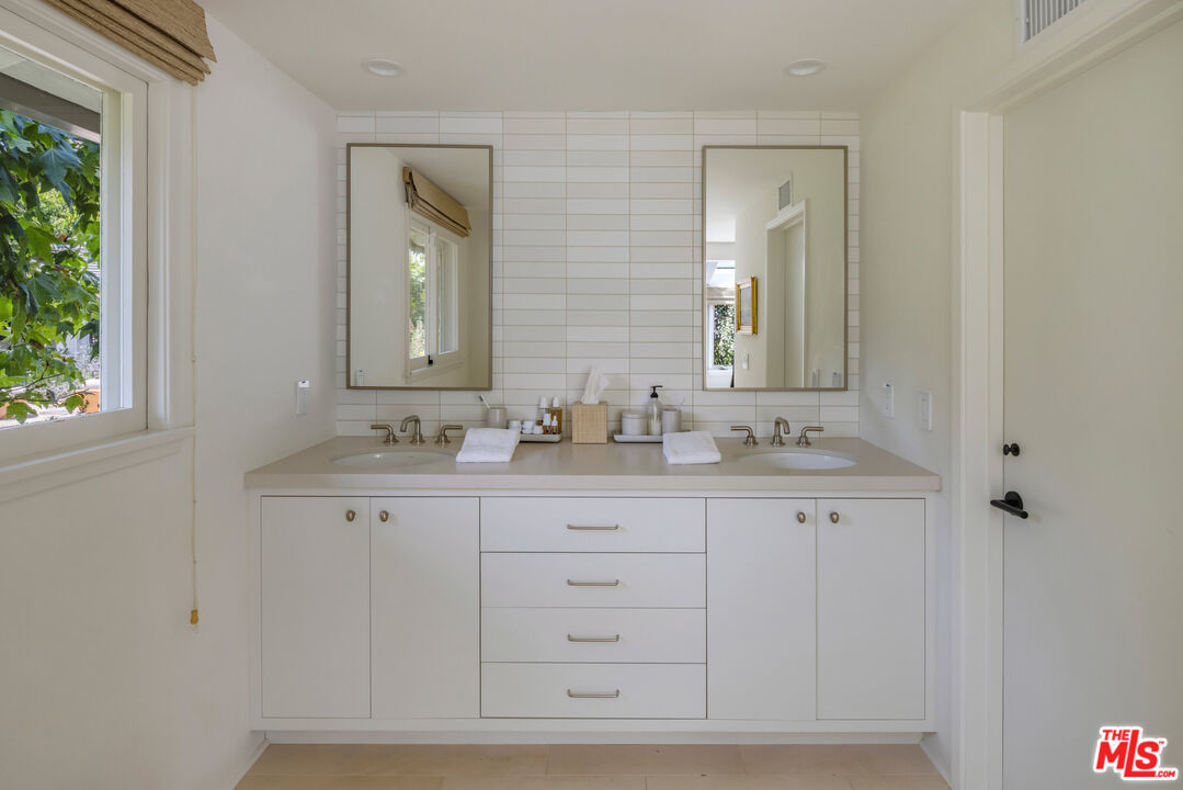 13214 Riviera Ranch Road Los Angeles, CA 90049 - Photo 16 of 42