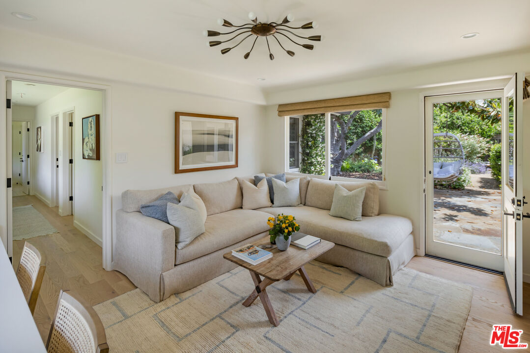 13214 Riviera Ranch Road Los Angeles, CA 90049 - Photo 19 of 42