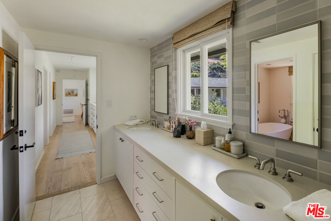 13214 Riviera Ranch Road Los Angeles, CA 90049 - Photo 23 of 42
