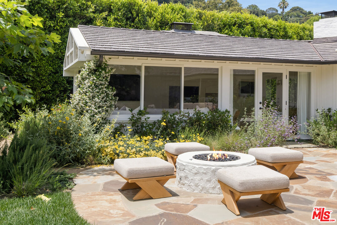 13214 Riviera Ranch Road Los Angeles, CA 90049 - Photo 30 of 42