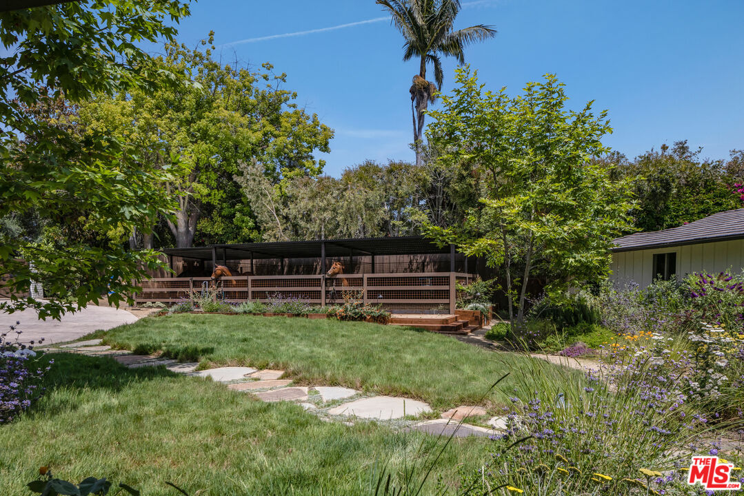 13214 Riviera Ranch Road Los Angeles, CA 90049 - Photo 3 of 42