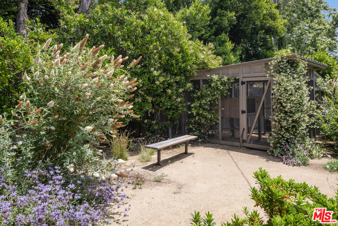 13214 Riviera Ranch Road Los Angeles, CA 90049 - Photo 31 of 42