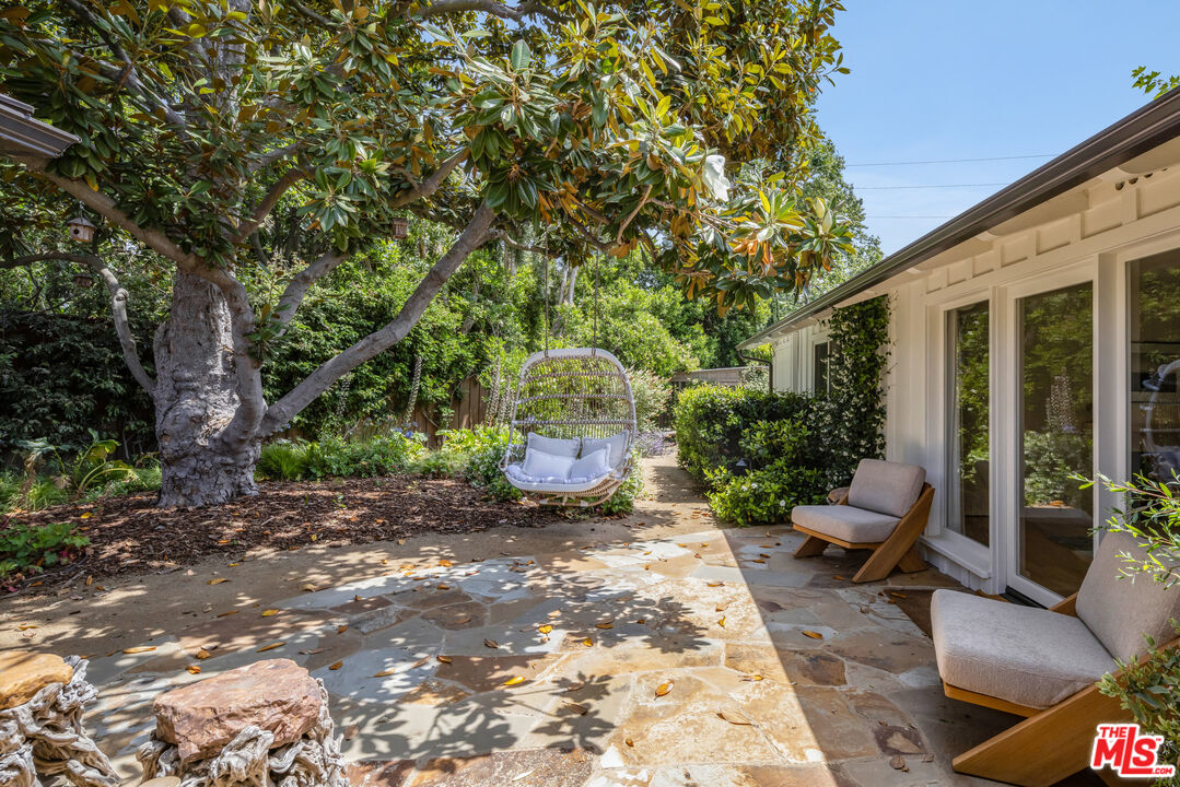 13214 Riviera Ranch Road Los Angeles, CA 90049 - Photo 32 of 42