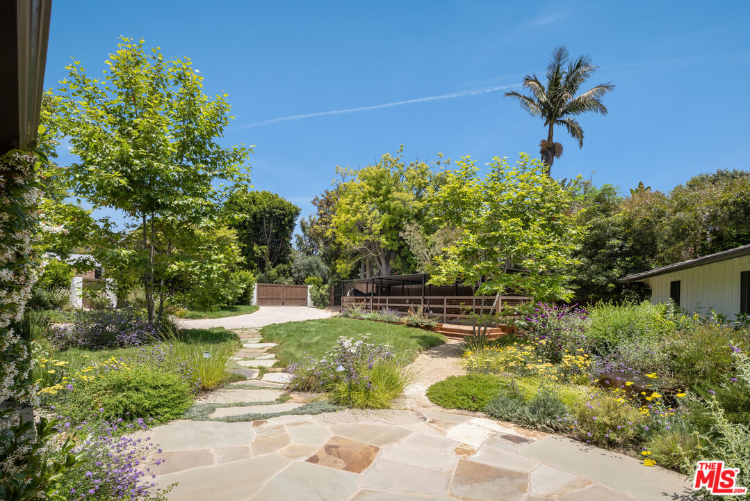 13214 Riviera Ranch Road Los Angeles, CA 90049 - Photo 37 of 42